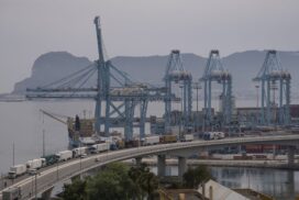 El Gobierno devuelve a los estibadores el poder de la contratación en los puertos