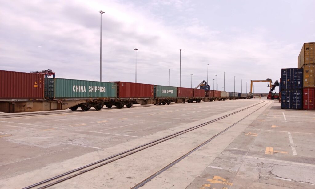 El tráfico de mercancías por ferrocarril en Valenciaport crece en lo que va de año un 15%